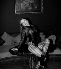 bellablazeeee's webcam live show