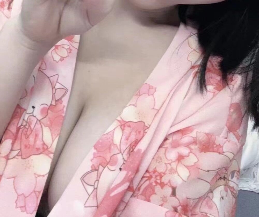 CoralineWind nude on cam A