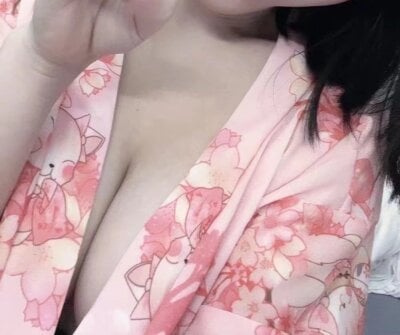 qiqi-- - petite asian