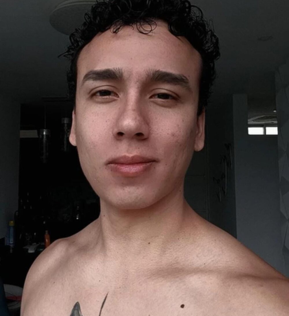 andrew_thomas_ from stripchat