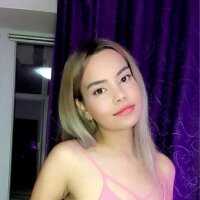 Ella_sweet22's Offline Chat Room