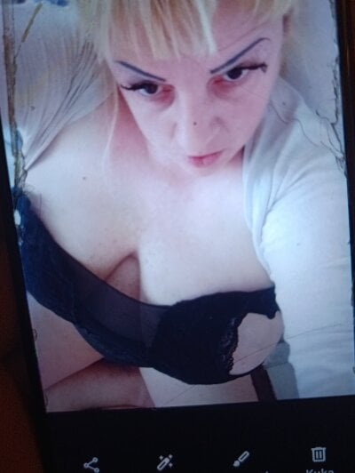 AnnStefani@xh