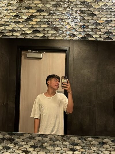 Ethan_shiniki Male C2c Free Cam Striptease