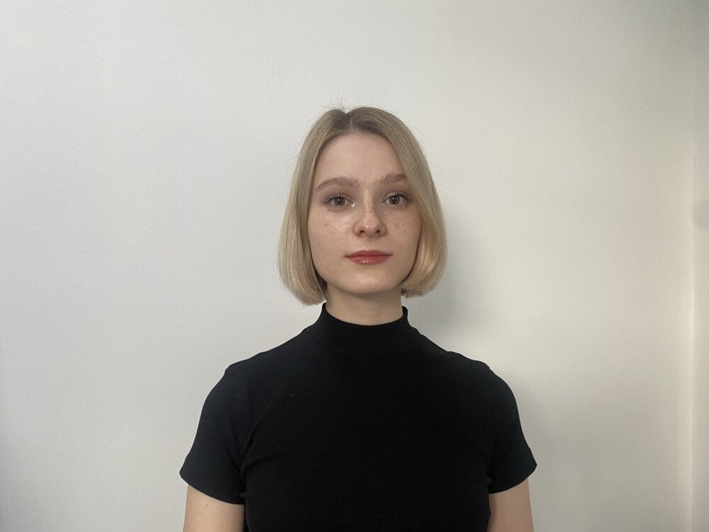 Watch EvitaMull live on cam on StripChat