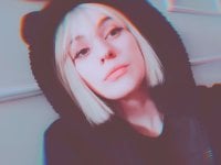 Hold_Me_Down's Offline Chat Room