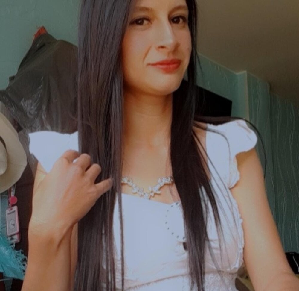 sexlivecamsites.com lesli_14 livesex profile in spanish cams