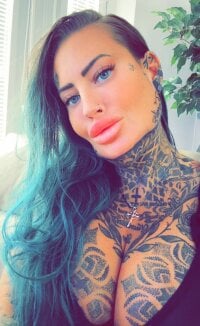 ห้องแชทออฟไลน์ของ Tattooed_Boobies_MILF