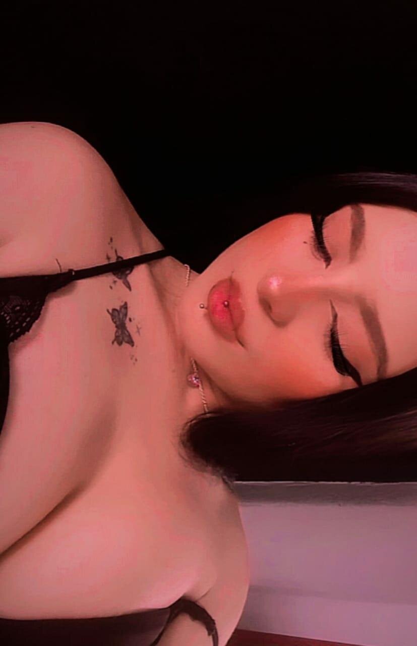 Mia_adamss