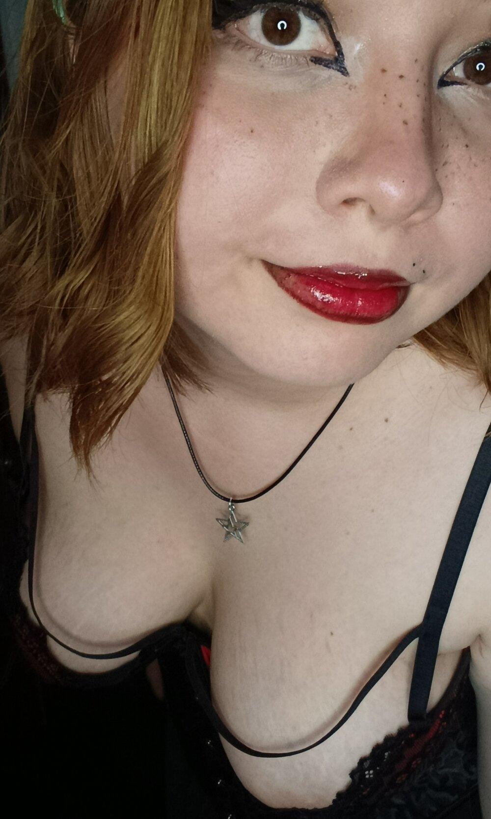 Michi_sauria1's Offline XXX Chat