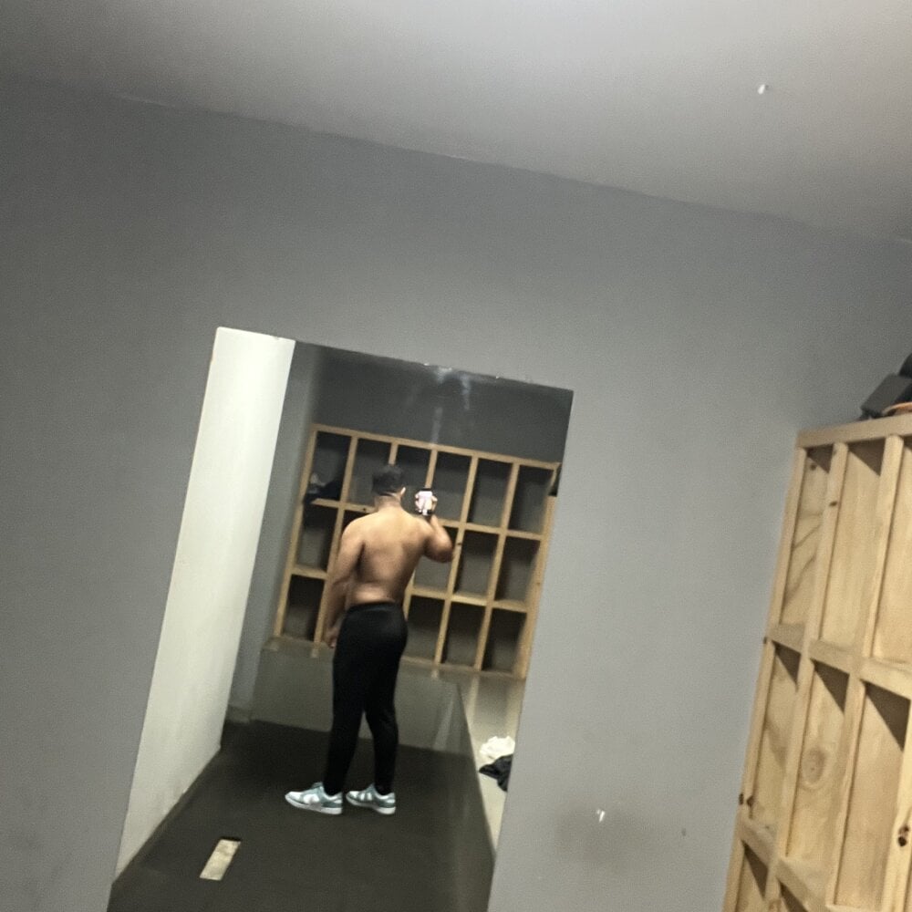 huevin20 from stripchat