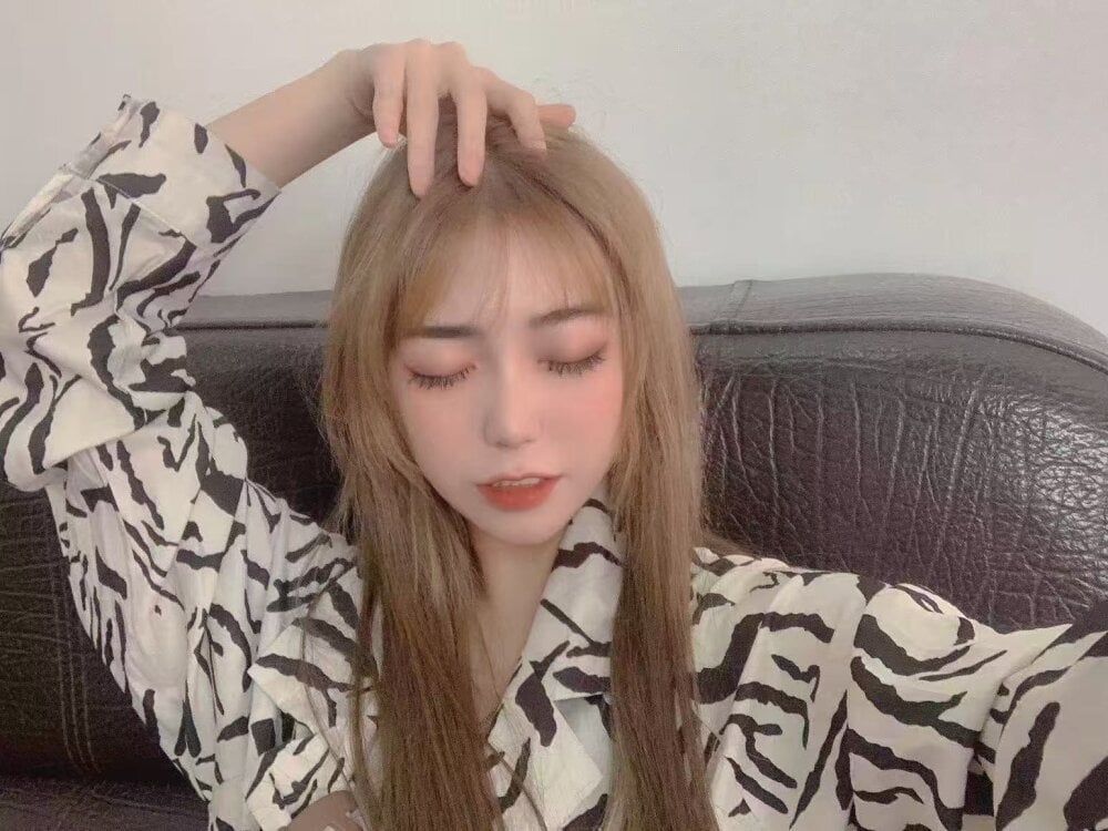 CU_12 live cam model at StripChat