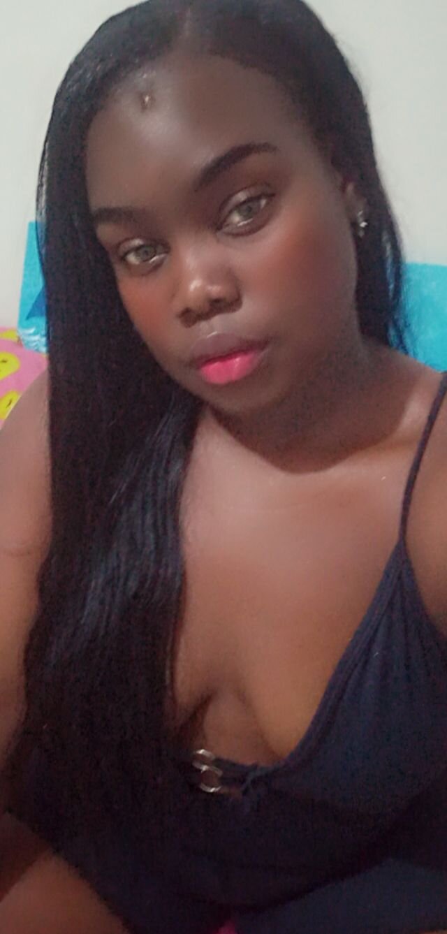 Zoe_Hils_