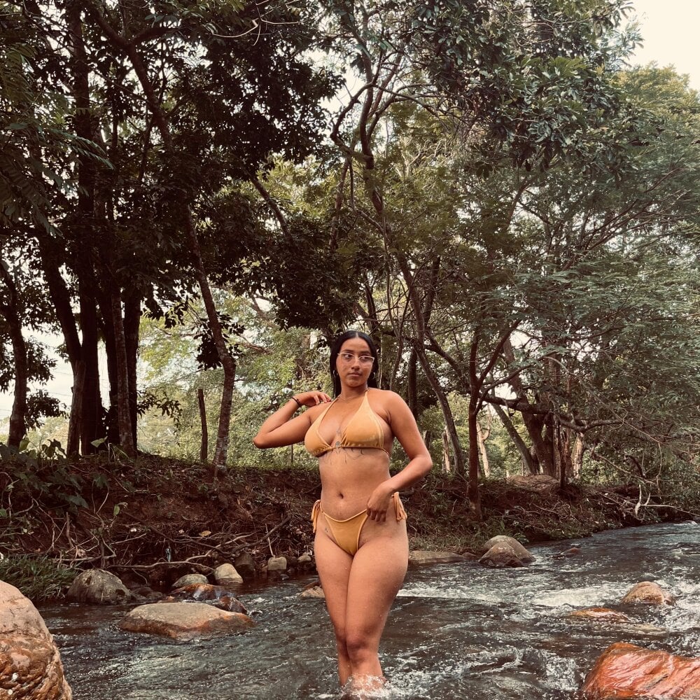 19sweetsofiaverydirty from stripchat
