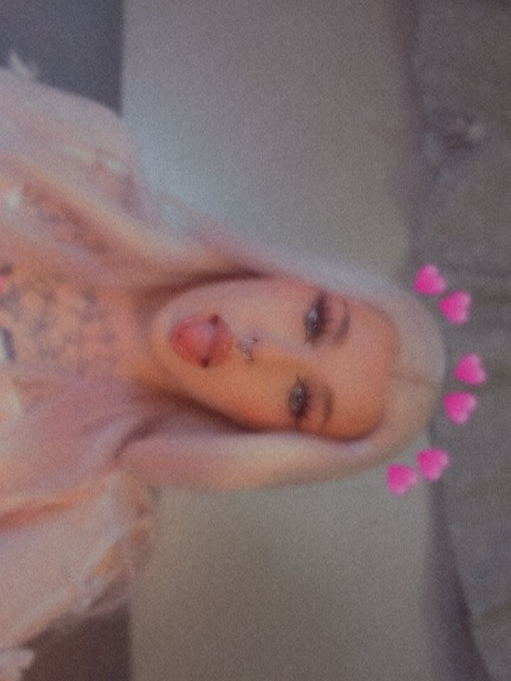 christina_trans_'s Offline Chat Room