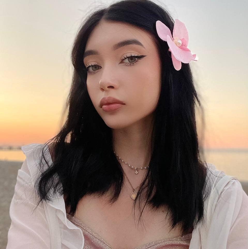 bombaleylo webcam profile - Romanian