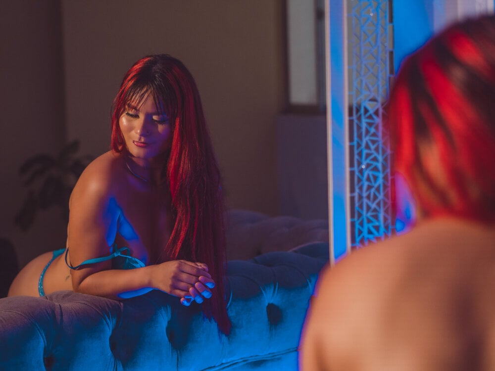 Miiaa_jones' Offline XXX Chat