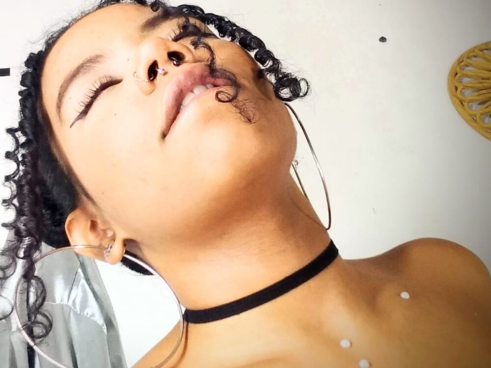 Tatis_w 💐 adult chat