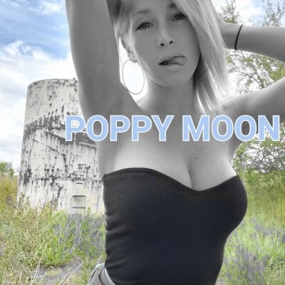 POPPY_XO live on StripChat