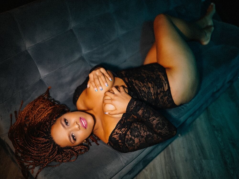 Corina_stonee profile