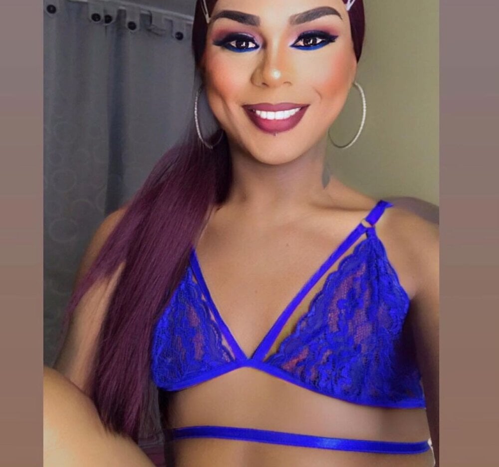 roxxxy_blackandwhite's Offline XXX Chat