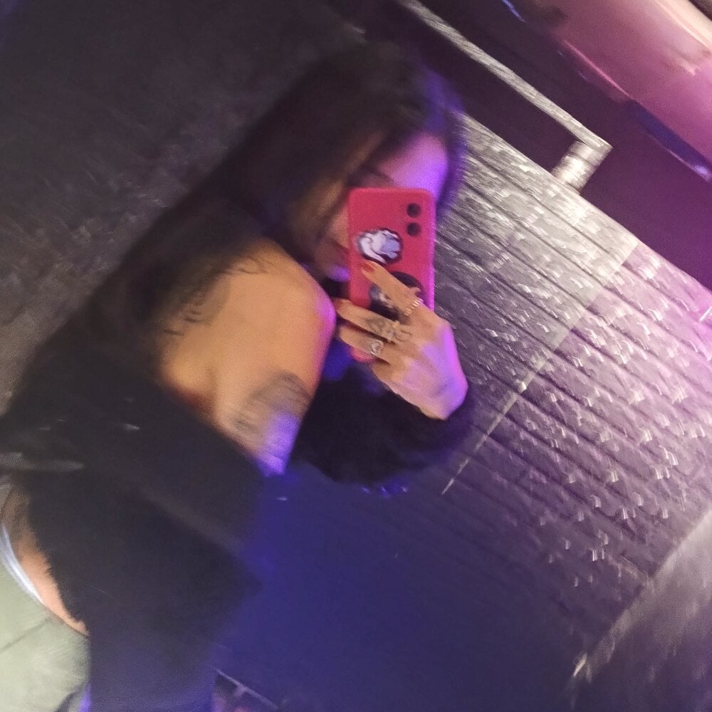 Emma_Axtrl profile