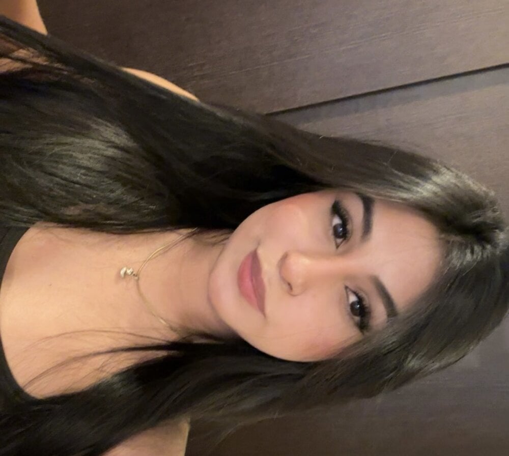 cam-performer.com abbyhdk livesex profile in latino cams