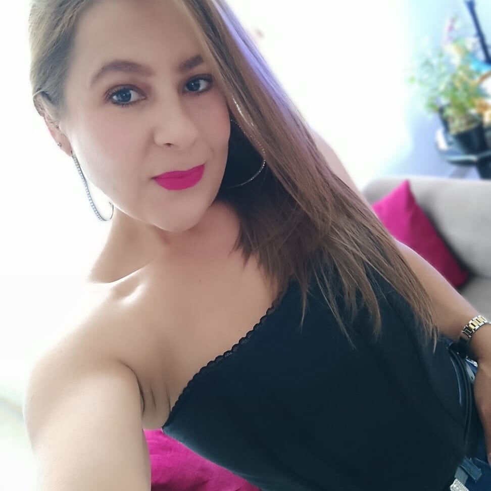 Blushhabex live cam model at StripChat