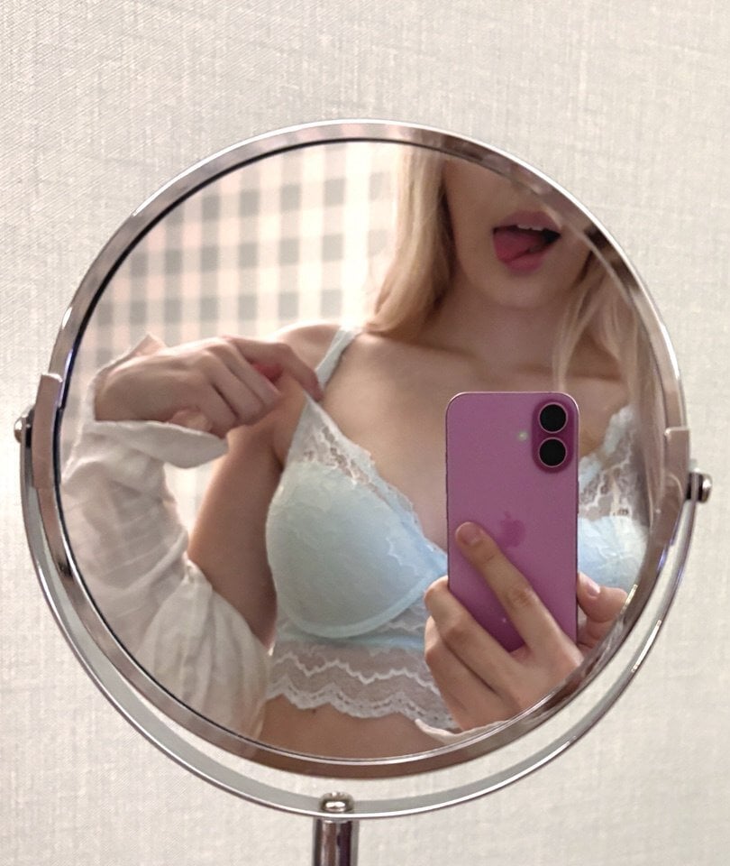 larileya from stripchat
