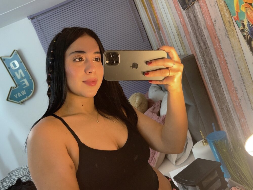 Live sex webcam photo for Gigi-bom #290198177