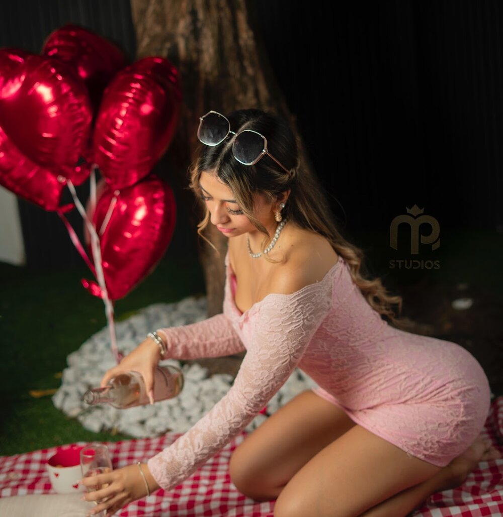 Atenea_cute21, female webcam model,  years old, on live webcam