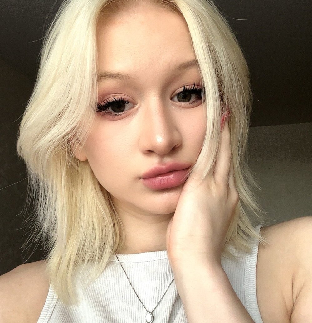 stripchat chloe1loveme webcam profile pic via onaircams.com