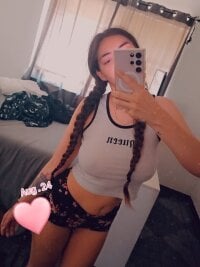 NerdyKieraSlut's Offline Chat Room