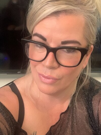 Curvy-Ruby-Uk