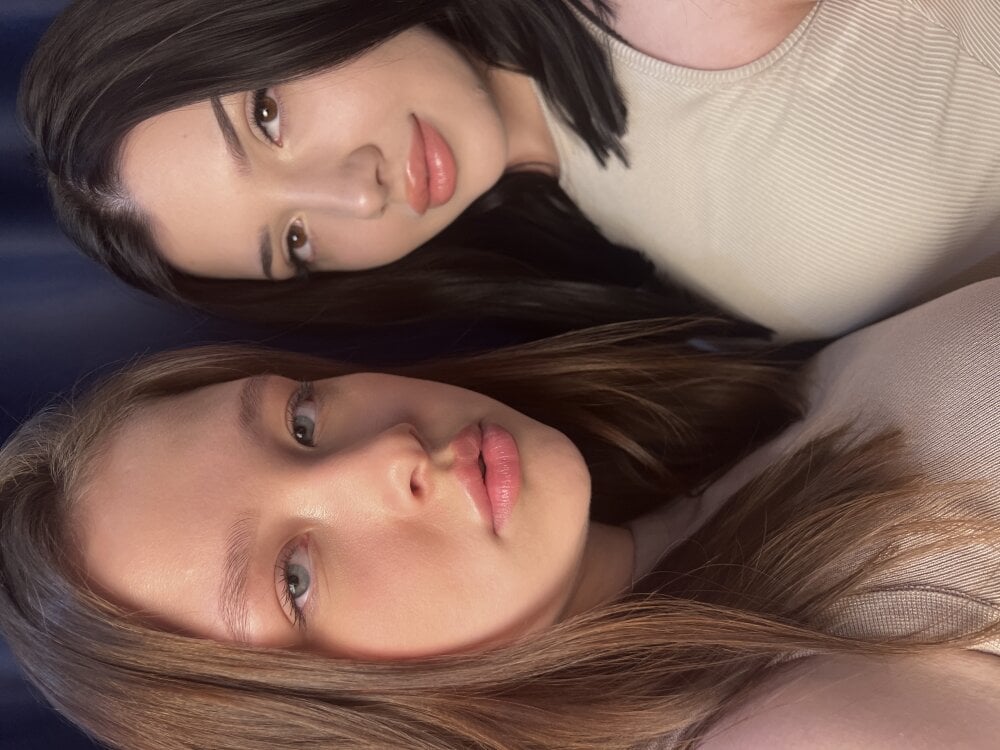 boobsandasscouple's Offline XXX Chat