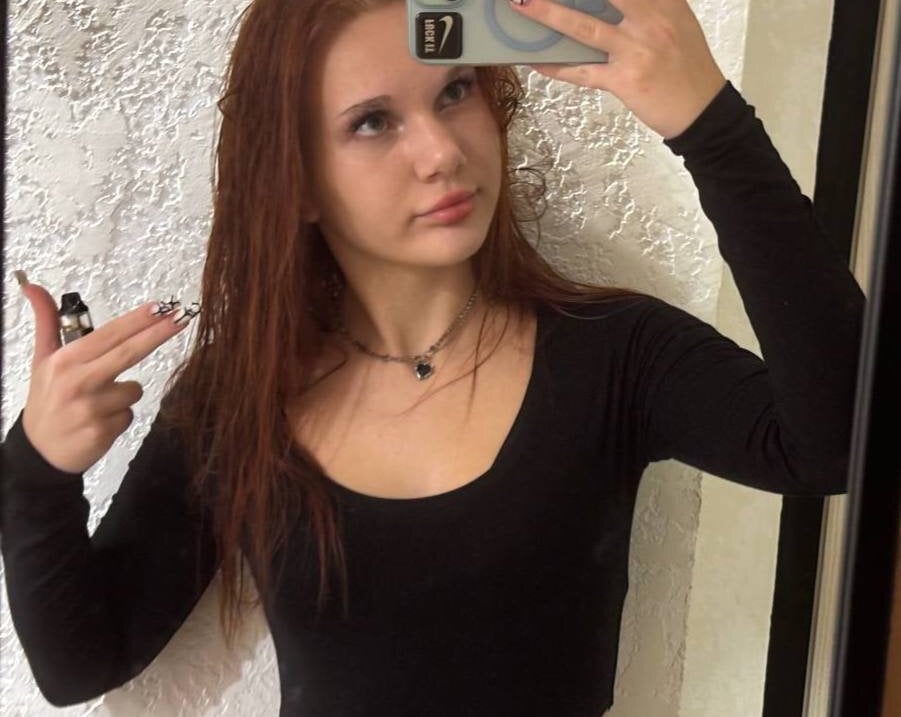 badgirlwebcam.com margoviento livesex profile in white-hair cams