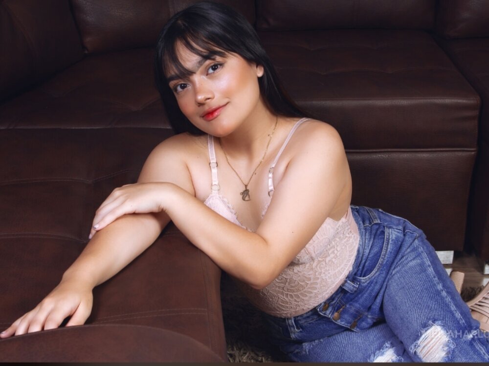 Live sex webcam photo for littlemelii #289978004