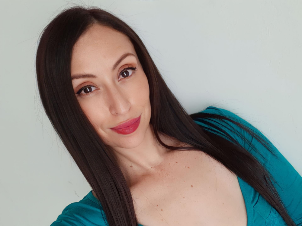 Live sex webcam photo for AliceRossi #289964194