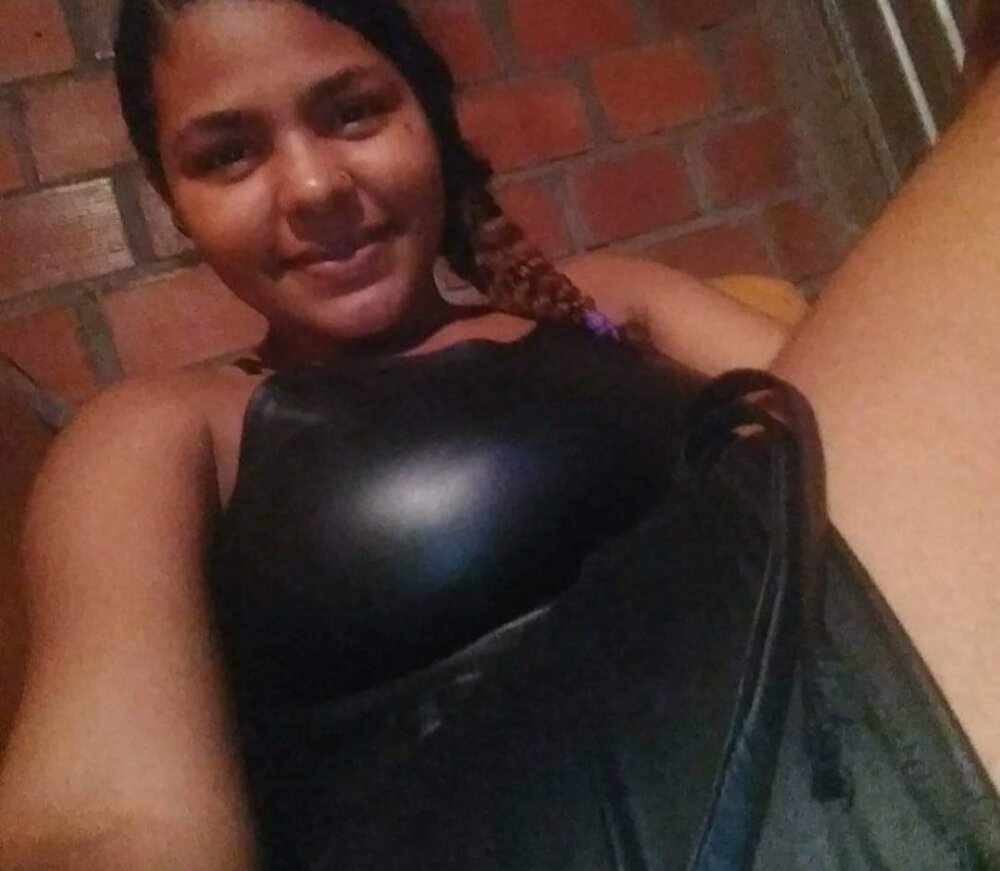 Andeina_Florez's Offline XXX Chat