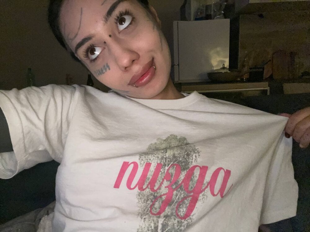 alicewhisper from stripchat