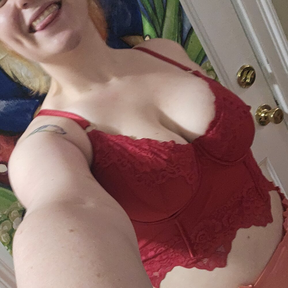 thicpixie webcam profile - Saint Helenian