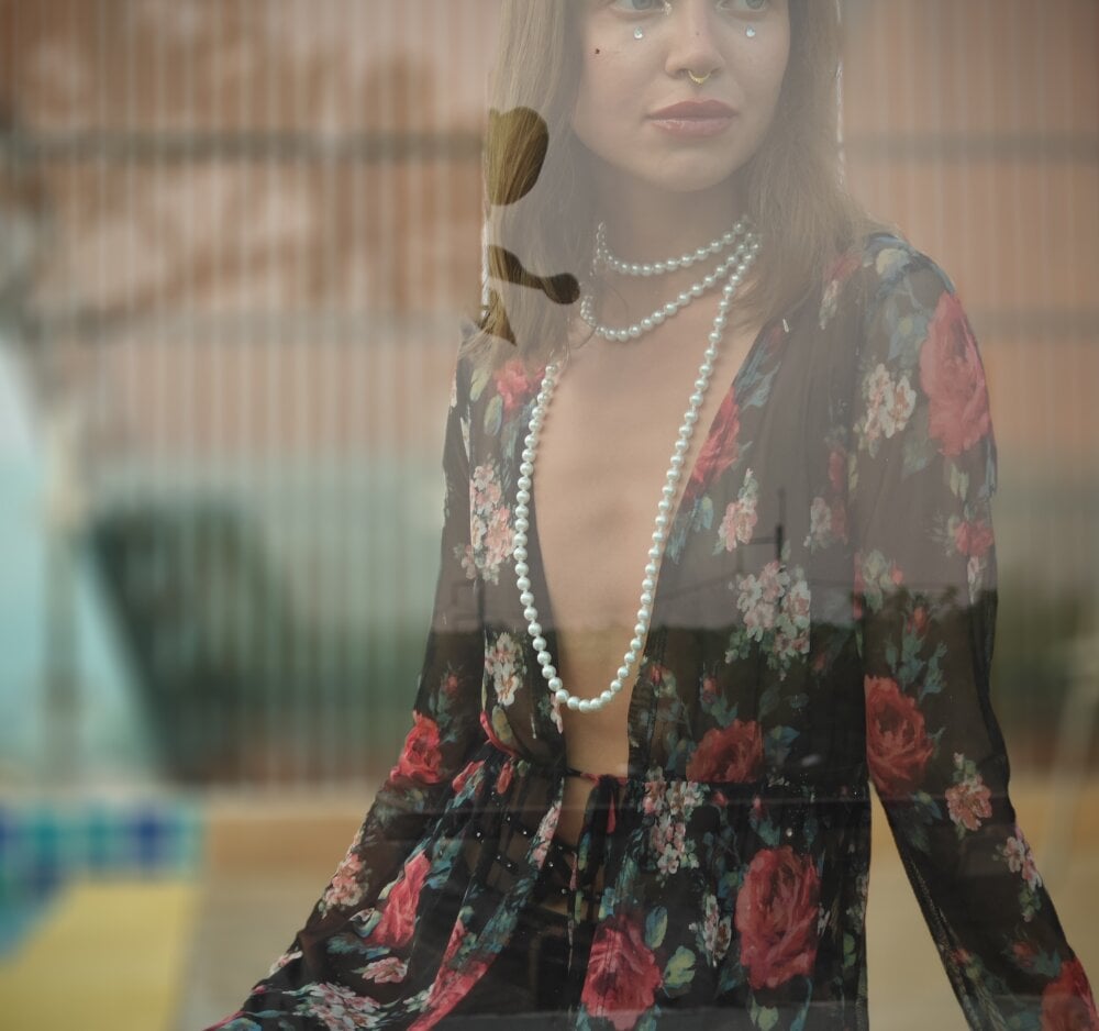 Miss_Elfie's Offline XXX Chat
