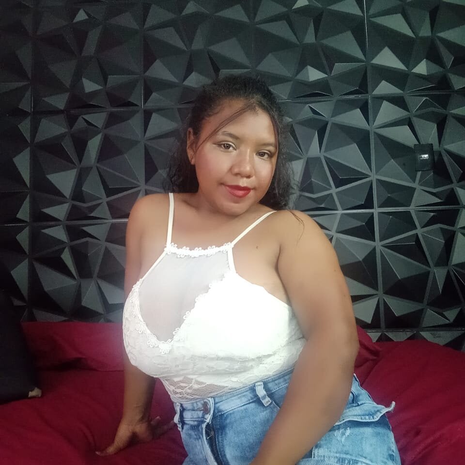 Zaira_Frost's Offline Chat Room