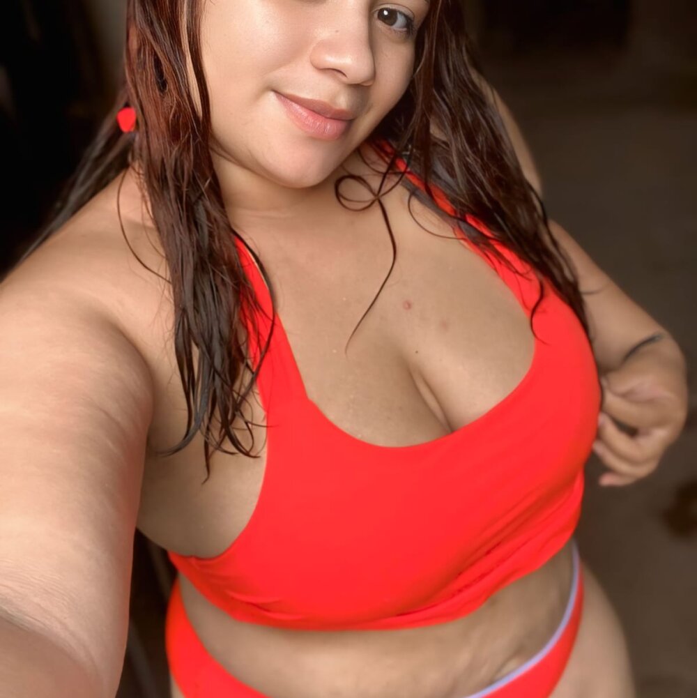 onaircams.com scarleth-curvy livesex profile in bisexual cams