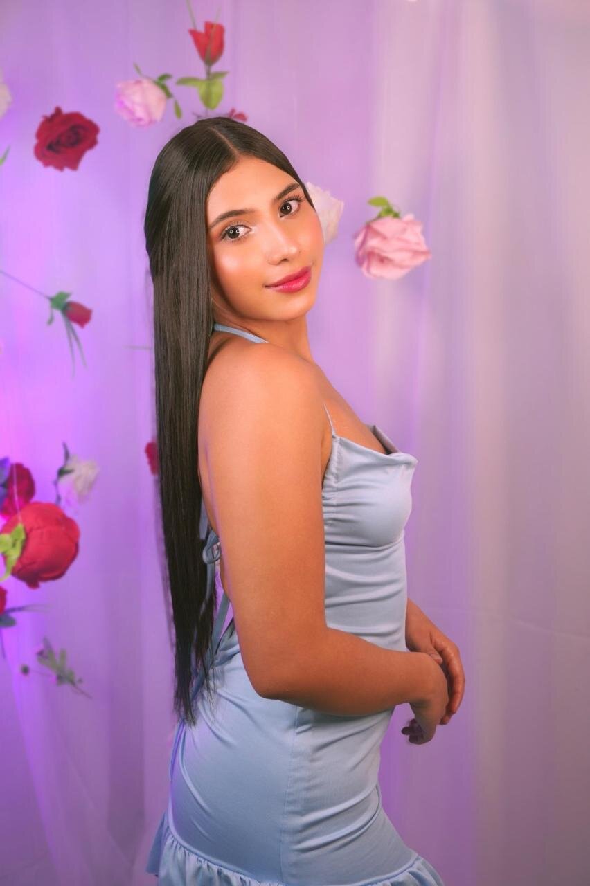 Emely_Walker4