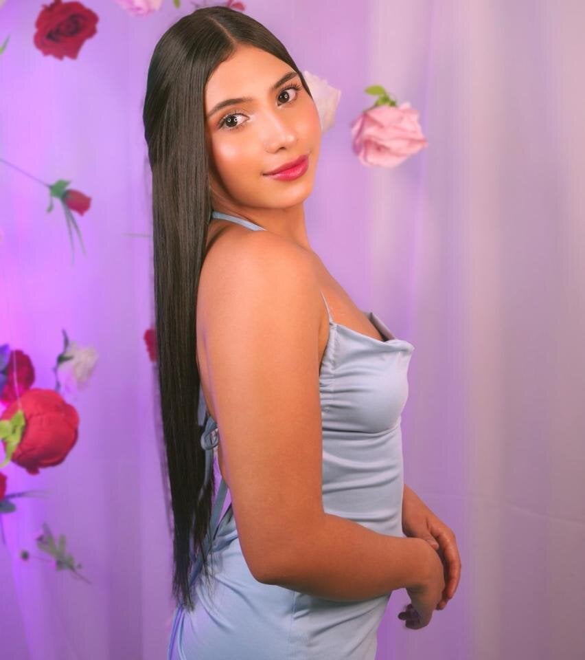 Emely_Walker4