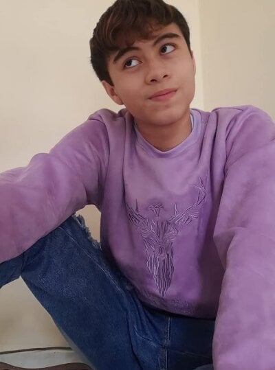 sunflower-boy from stripchat