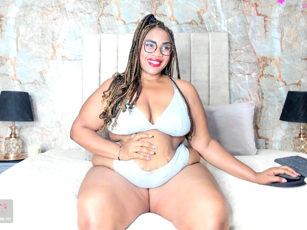 AranzaLatinBlacks live cam model at StripChat