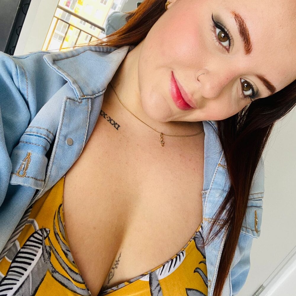 Live sex webcam photo for Sarah_paul #290048397