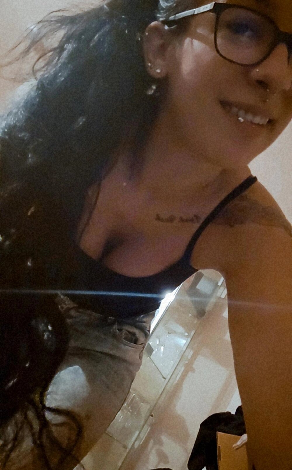 Julzz9920's Offline XXX Chat