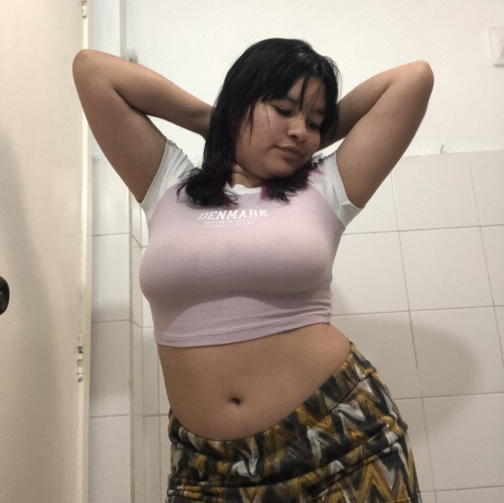 mega-camsex.net beba_103 livesex profile in forest-of-light-or-not cams